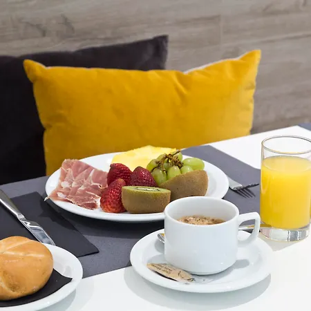 アパートホテル Bcn モンジュイック 3*